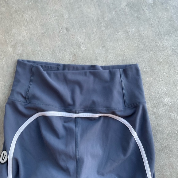 Vuori Track Leggings in a blue-gray color - Picture 7 of 8